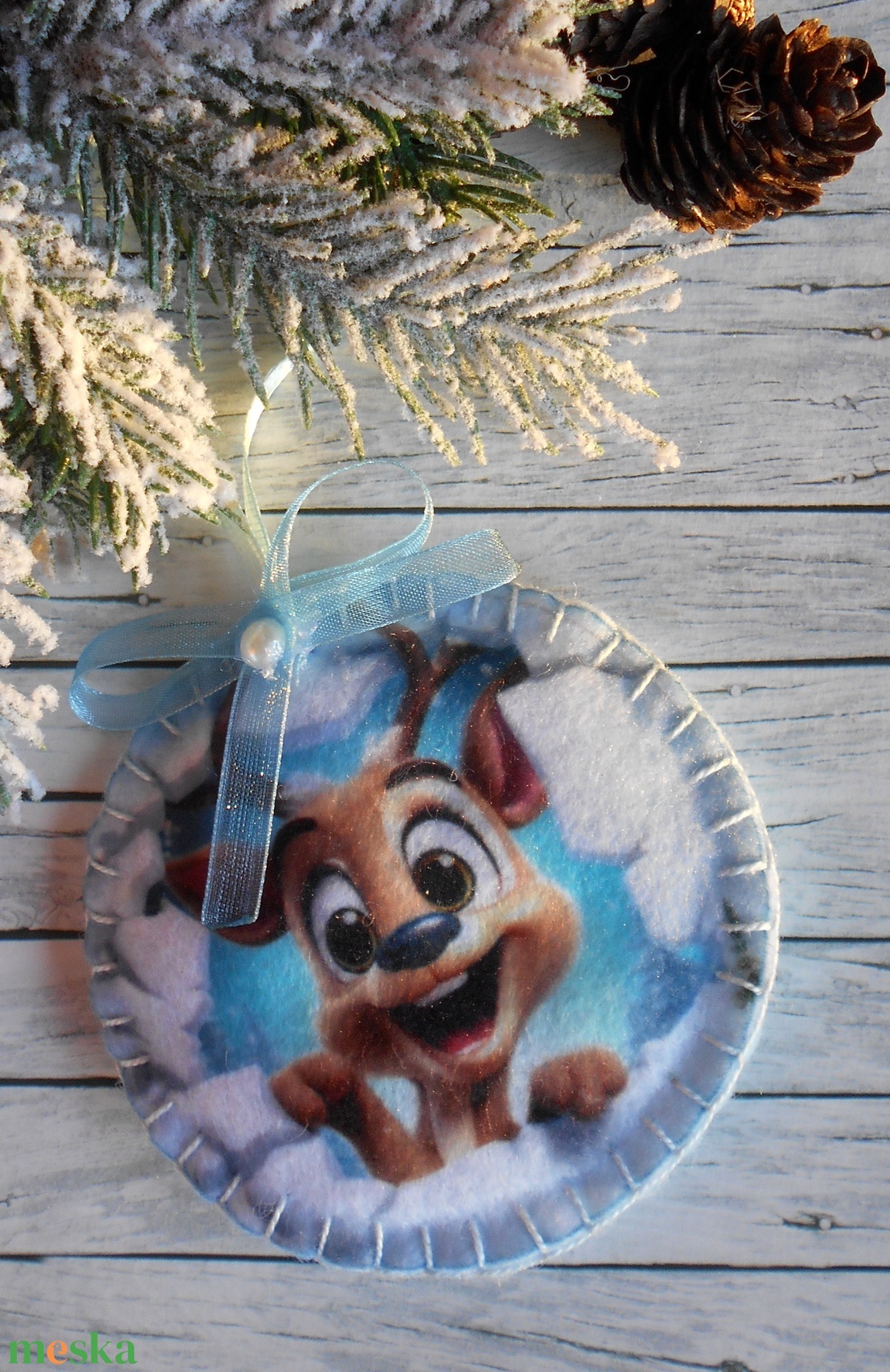 3D hatású 8 cm átmérőjű, kör alakú karácsonyfa dísz (vidám rénszarvasos) - karácsony - karácsonyi lakásdekoráció - karácsonyfadíszek - Meska.hu