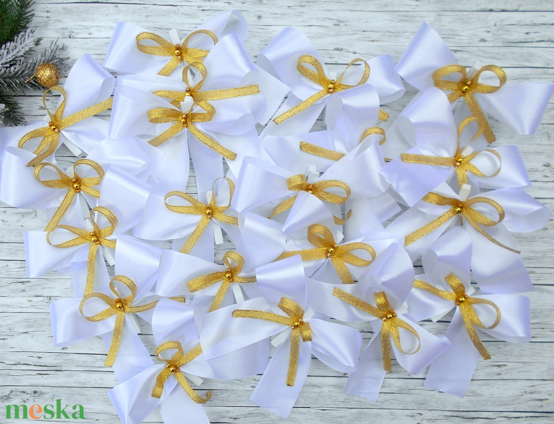 Fehér-arany csipeszes masni, karácsonyfára  - karácsony - karácsonyi lakásdekoráció - karácsonyfadíszek - Meska.hu