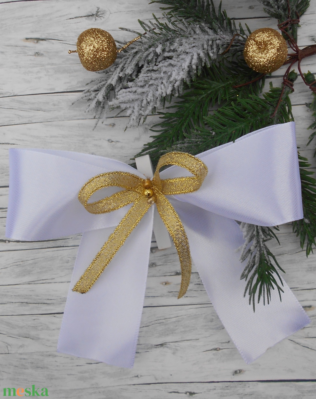 Fehér-arany csipeszes masni, karácsonyfára  - karácsony - karácsonyi lakásdekoráció - karácsonyfadíszek - Meska.hu