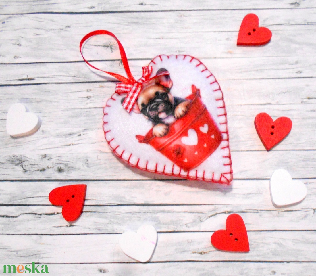 Francia buldog: valentin napi, kölyökkutyás szív dísz - otthon & életmód - dekoráció - fali és függő dekoráció - függődísz - Meska.hu