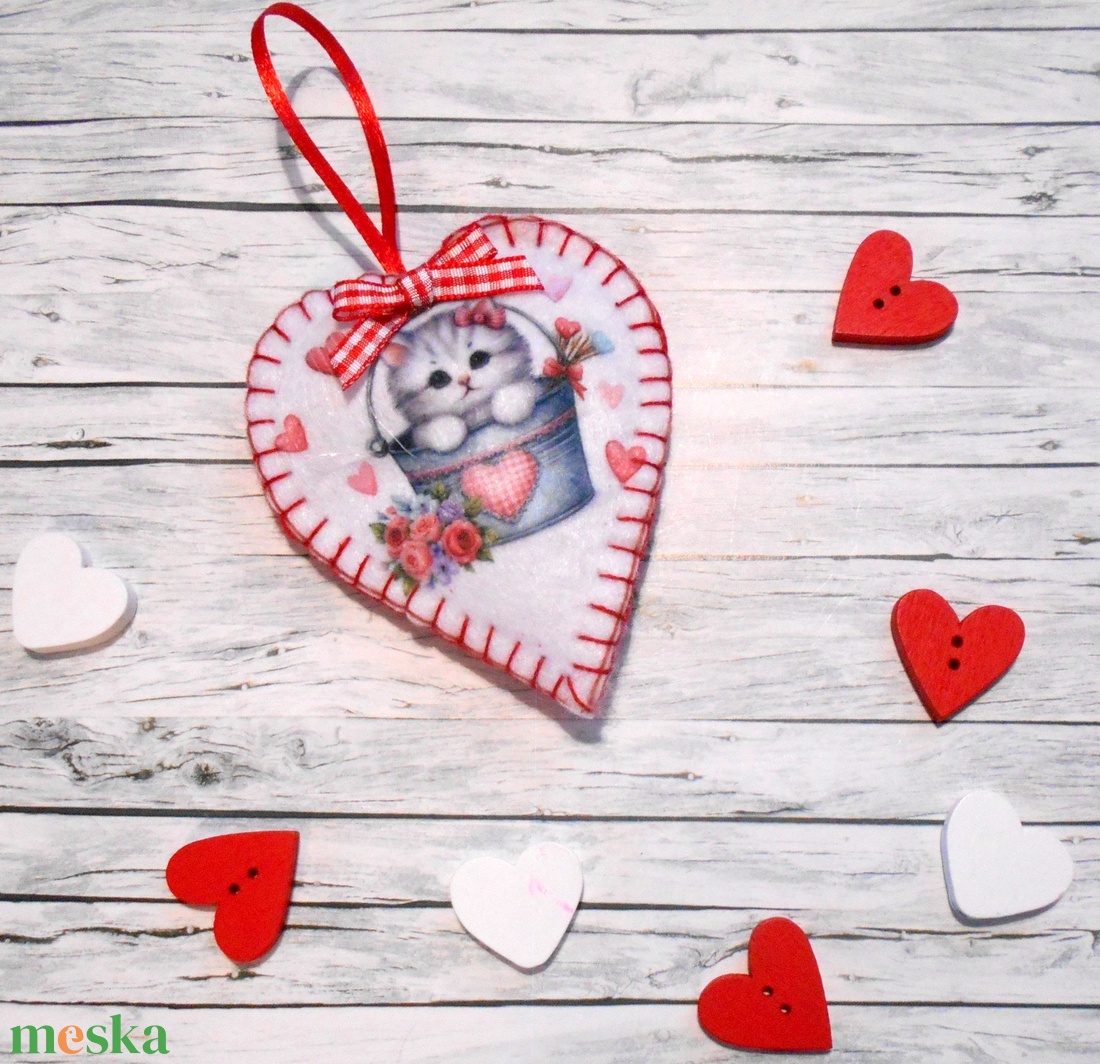 Cica 3: valentin napi, kölyökcicás szív  - otthon & életmód - dekoráció - fali és függő dekoráció - függődísz - Meska.hu