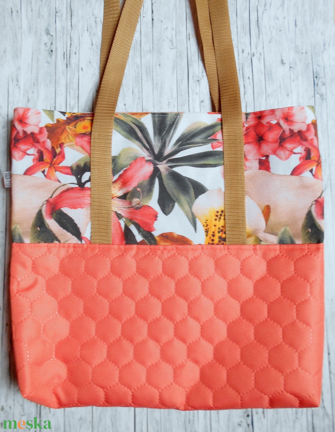 Nagyméretű barack steppelt-tórpusi virágmintás válltáska - táska & tok - kézitáska & válltáska - nagy pakolós táska - Meska.hu