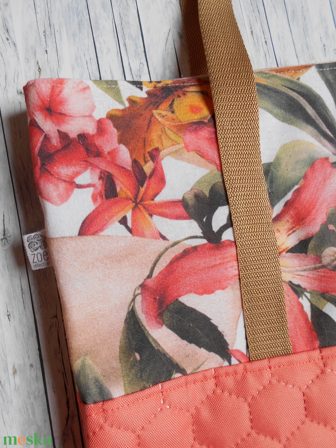 Nagyméretű barack steppelt-tórpusi virágmintás válltáska - táska & tok - kézitáska & válltáska - nagy pakolós táska - Meska.hu