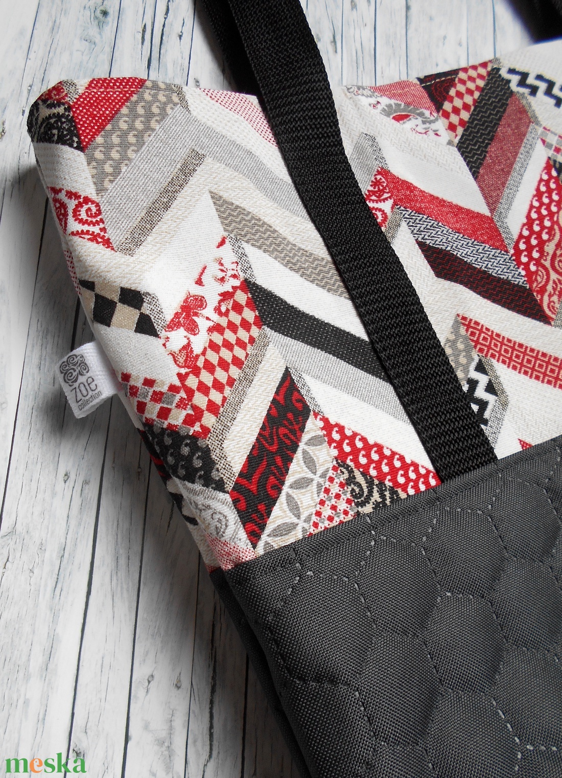 Nagyméretű grafitszürke steppelt és piros-fekete-szürke-bege patchwork mintás válltáska - táska & tok - kézitáska & válltáska - nagy pakolós táska - Meska.hu