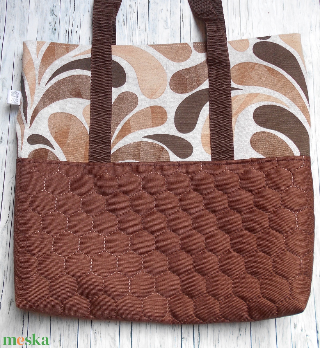 Nagyméretű gesztenyebarna natúr alapon barna-bege mintás válltáska - táska & tok - kézitáska & válltáska - nagy pakolós táska - Meska.hu