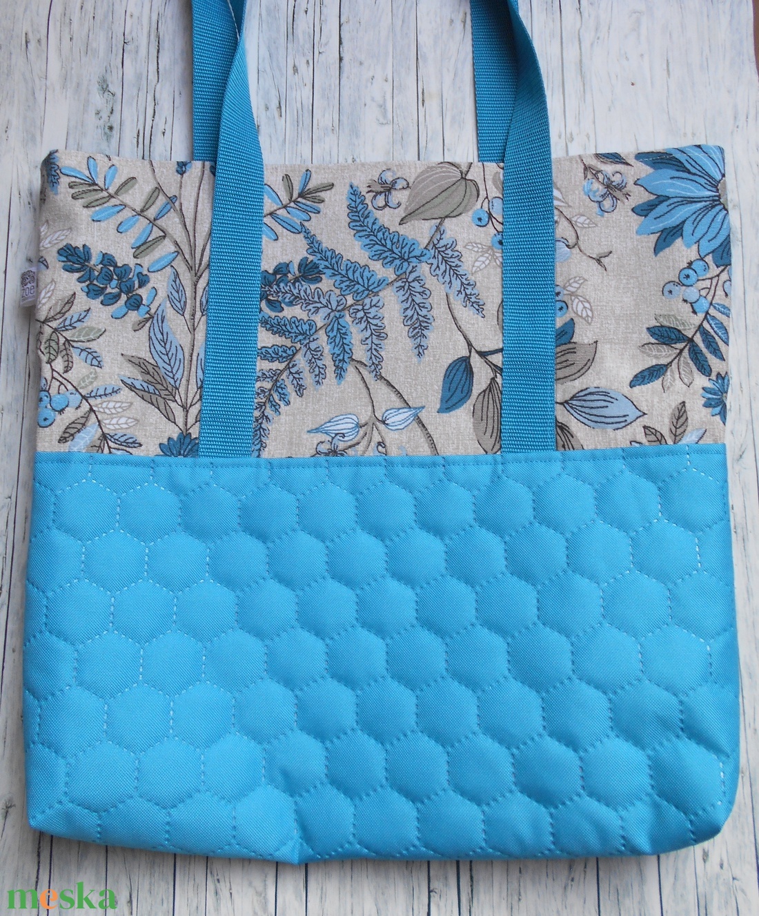 Nagyméretű türkizkék, natúr alapon türkizkék levél-virág mintás válltáska - táska & tok - kézitáska & válltáska - nagy pakolós táska - Meska.hu