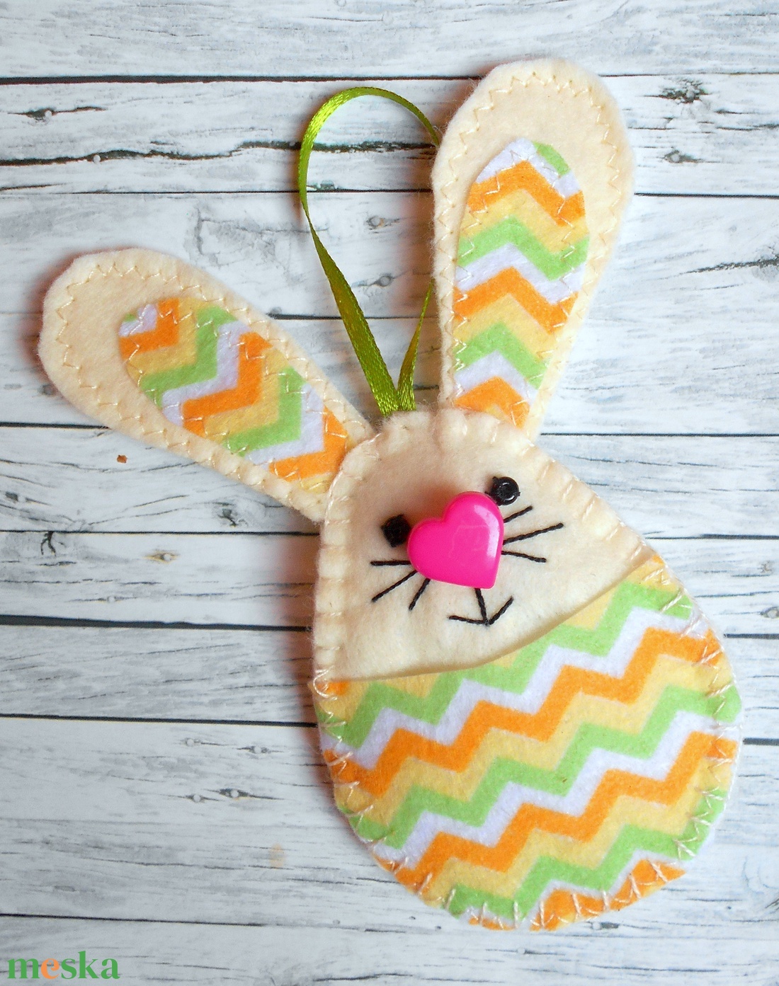 Zsebes nyuszi barkácsfilcből (narancs-almazöld-fehér cikk-cakk mintás) - otthon & életmód - dekoráció - fali és függő dekoráció - függődísz - Meska.hu
