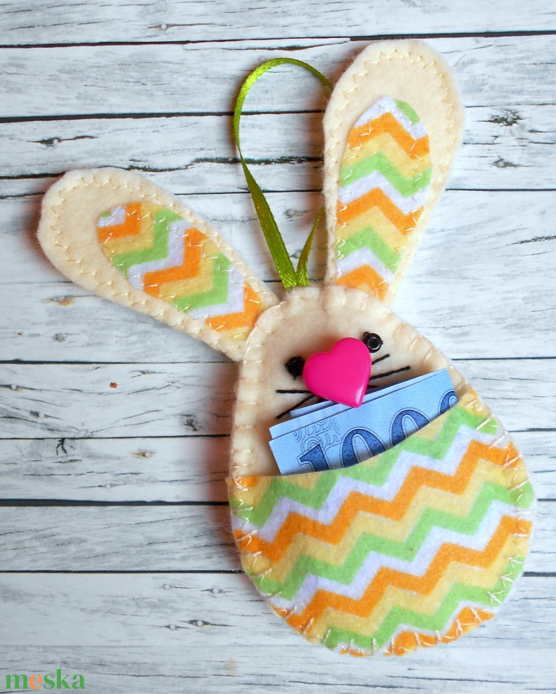 Zsebes nyuszi barkácsfilcből (narancs-almazöld-fehér cikk-cakk mintás) - otthon & életmód - dekoráció - fali és függő dekoráció - függődísz - Meska.hu