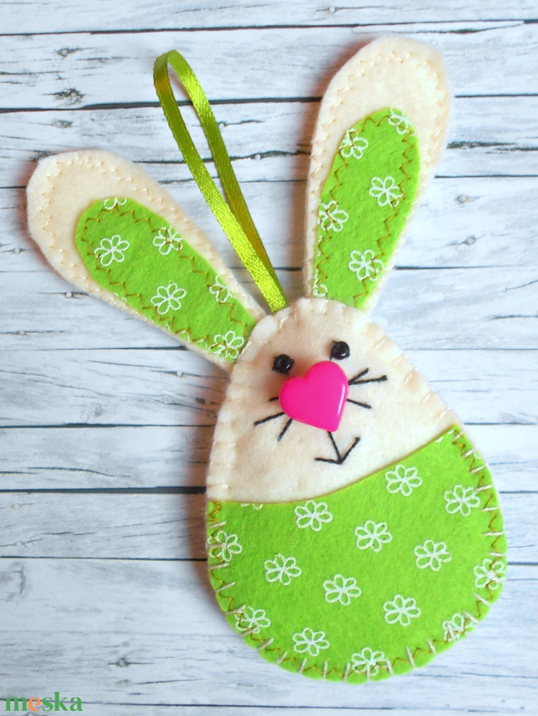 Zsebes nyuszi barkácsfilcből (fűzöld-fehér virágos) - otthon & életmód - dekoráció - fali és függő dekoráció - függődísz - Meska.hu