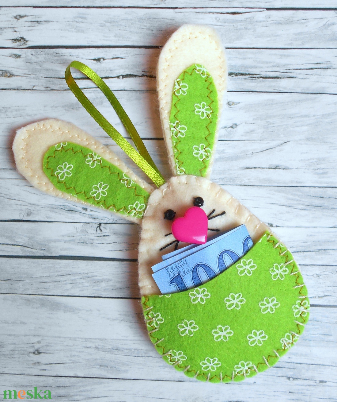 Zsebes nyuszi barkácsfilcből (fűzöld-fehér virágos) - otthon & életmód - dekoráció - fali és függő dekoráció - függődísz - Meska.hu