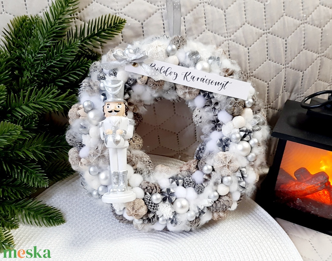Diótörős ajtódísz - karácsony - karácsonyi lakásdekoráció - karácsonyi ajtódíszek - Meska.hu