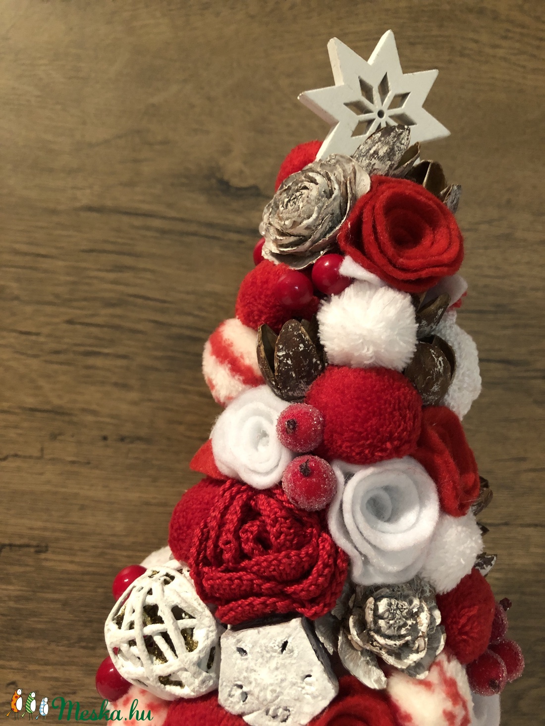 Dekoratív mini karácsonyfa piros-fehér - karácsony - karácsonyi lakásdekoráció - Meska.hu