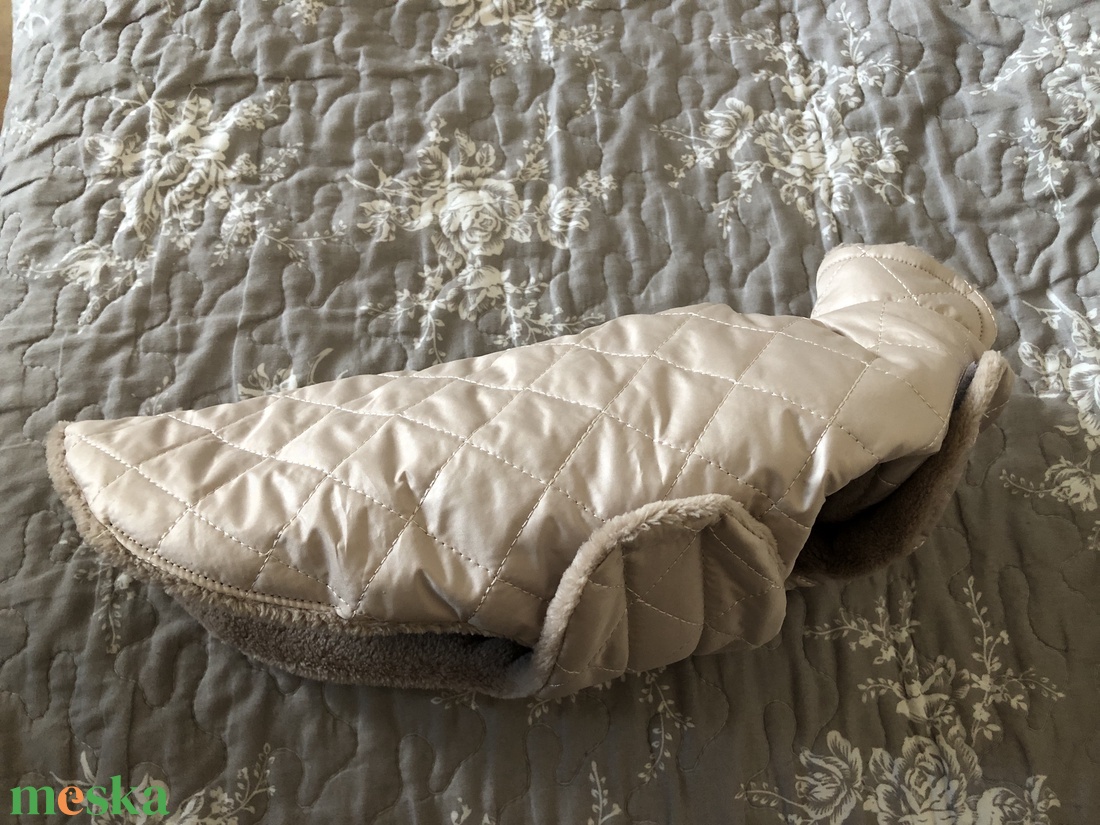 Kutyaruha wellsoft béléssel bézs-drapp 30 cm - otthon & életmód - kisállatoknak - kutyáknak - kutya ruházat - Meska.hu Kutyaruha wellsoft béléssel bézs-drapp 30 cm - otthon & életmód - kisállatoknak - kutyáknak - kutya ruházat - Meska.hu