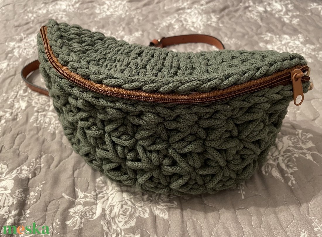 Oliva horgolt crossbody táska,övtáska - táska & tok - kézitáska & válltáska - válltáska - Meska.hu