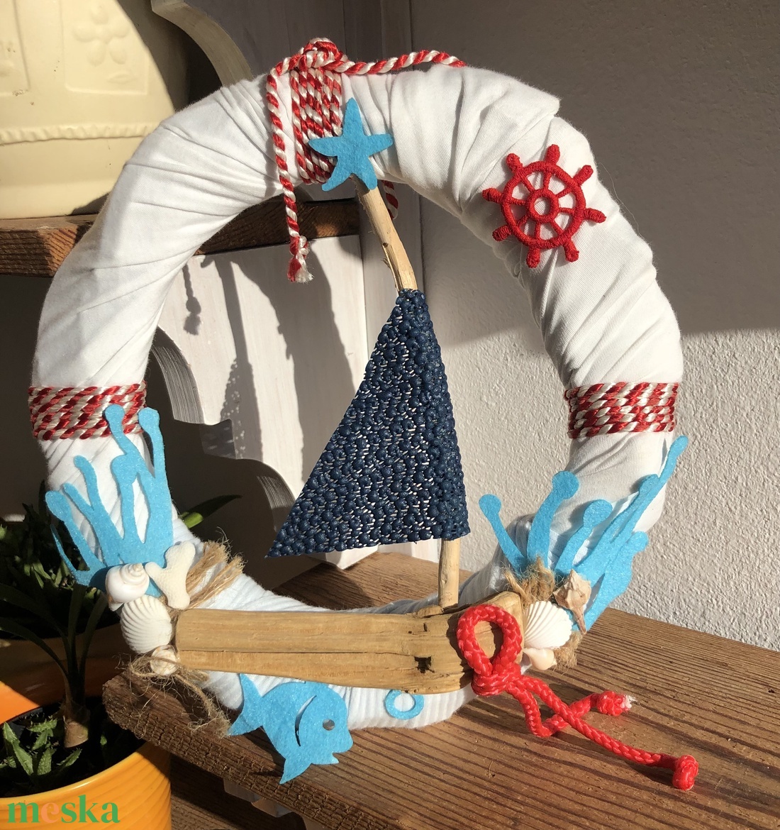 Nyári ajtódísz vitorlással (upcycling) - otthon & életmód - dekoráció - ajtó- és ablak dekoráció - ajtódísz & kopogtató - Meska.hu Nyári ajtódísz vitorlással (upcycling) - otthon & életmód - dekoráció - ajtó- és ablak dekoráció - ajtódísz & kopogtató - Meska.hu