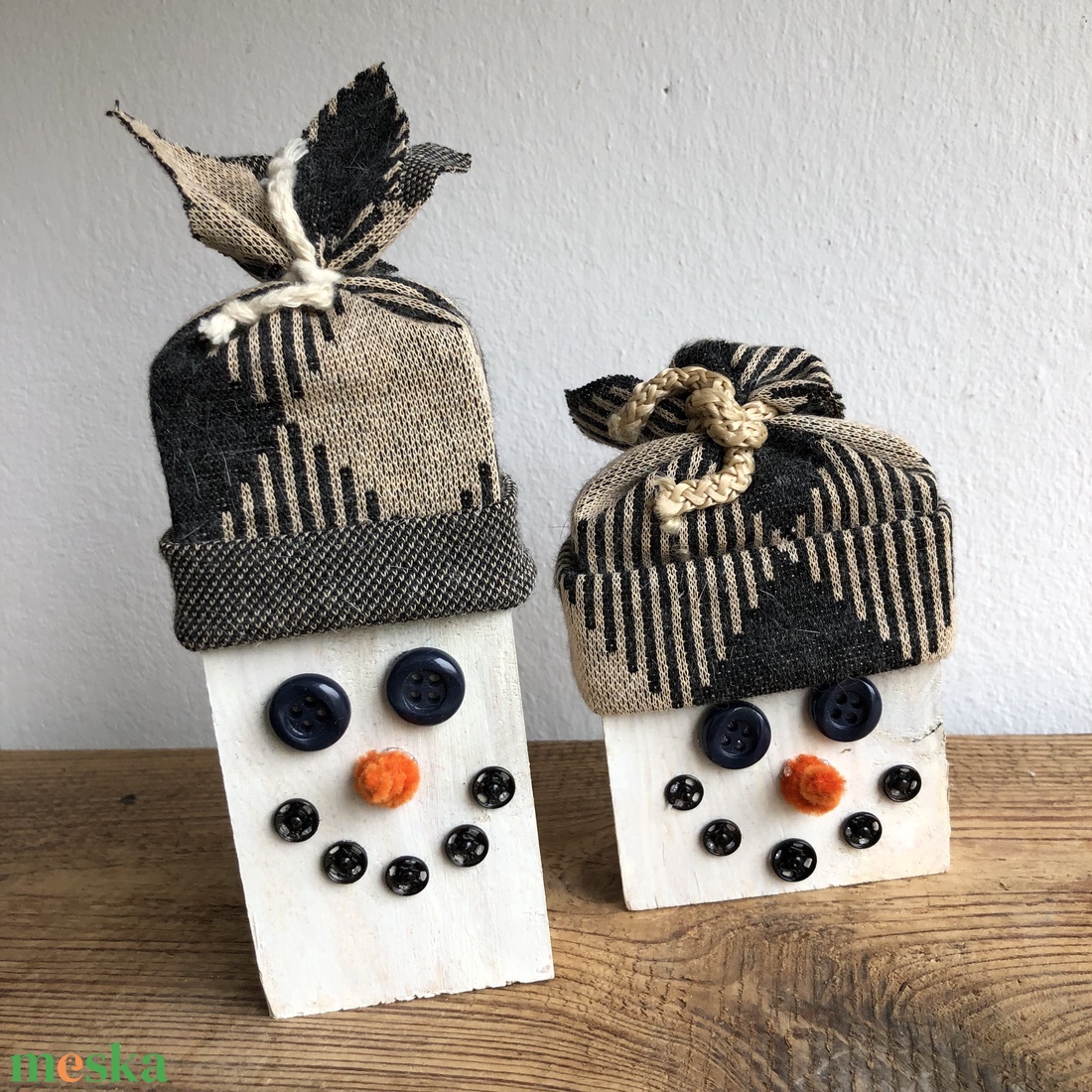 Hóember dekoráció (upcycling) - otthon & életmód - dekoráció - asztal és polc dekoráció - asztaldísz - Meska.hu Hóember dekoráció (upcycling) - otthon & életmód - dekoráció - asztal és polc dekoráció - asztaldísz - Meska.hu