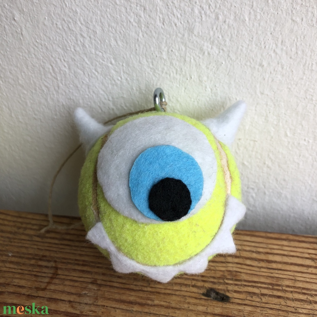 Karácsonyfadísz teniszlabdából (upcycling) - karácsony - karácsonyi lakásdekoráció - karácsonyfadíszek - Meska.hu