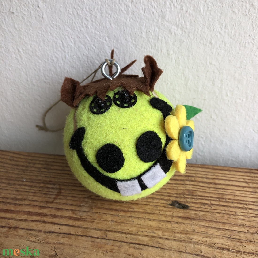 Karácsonyfadísz teniszlabdából (upcycling) - karácsony - karácsonyi lakásdekoráció - karácsonyfadíszek - Meska.hu