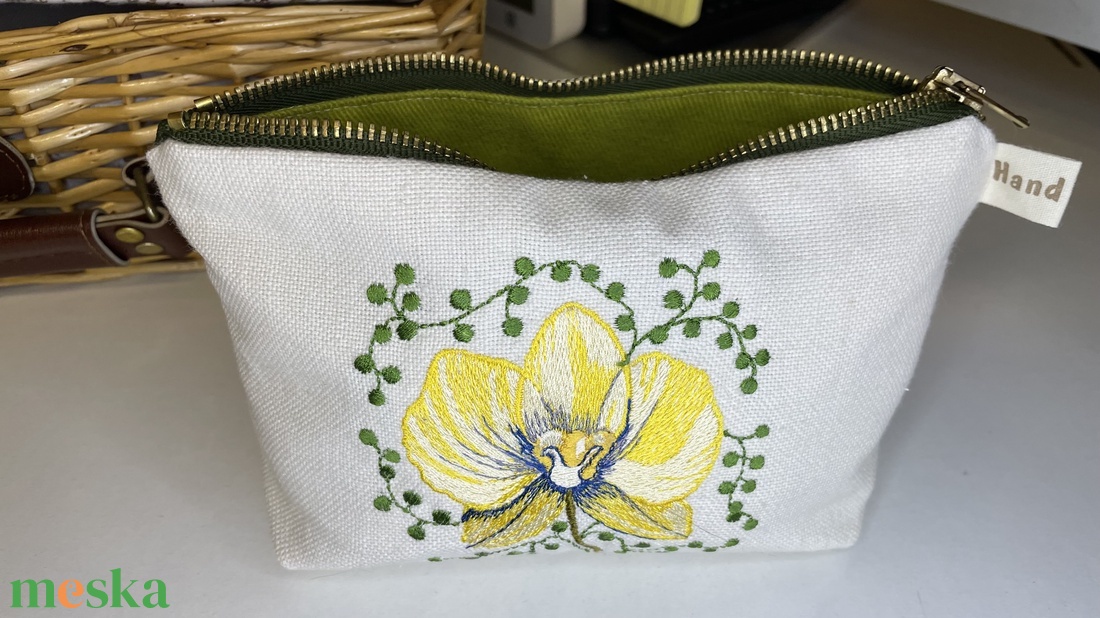 Vászonra kézzel és géppel hímzett neszeszerek - karácsony - karácsonyi ajándékozás - karácsonyi ajándékcsomagolás - Meska.hu