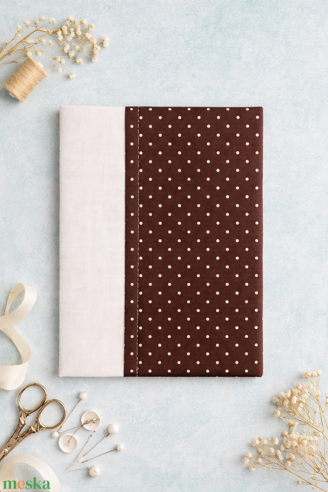 ,,ZOLICA Egészségügyi könyvborító - Barna pöttyös - baba - mama - babaemlékek - egészségügyi kiskönyv borító - Meska.hu