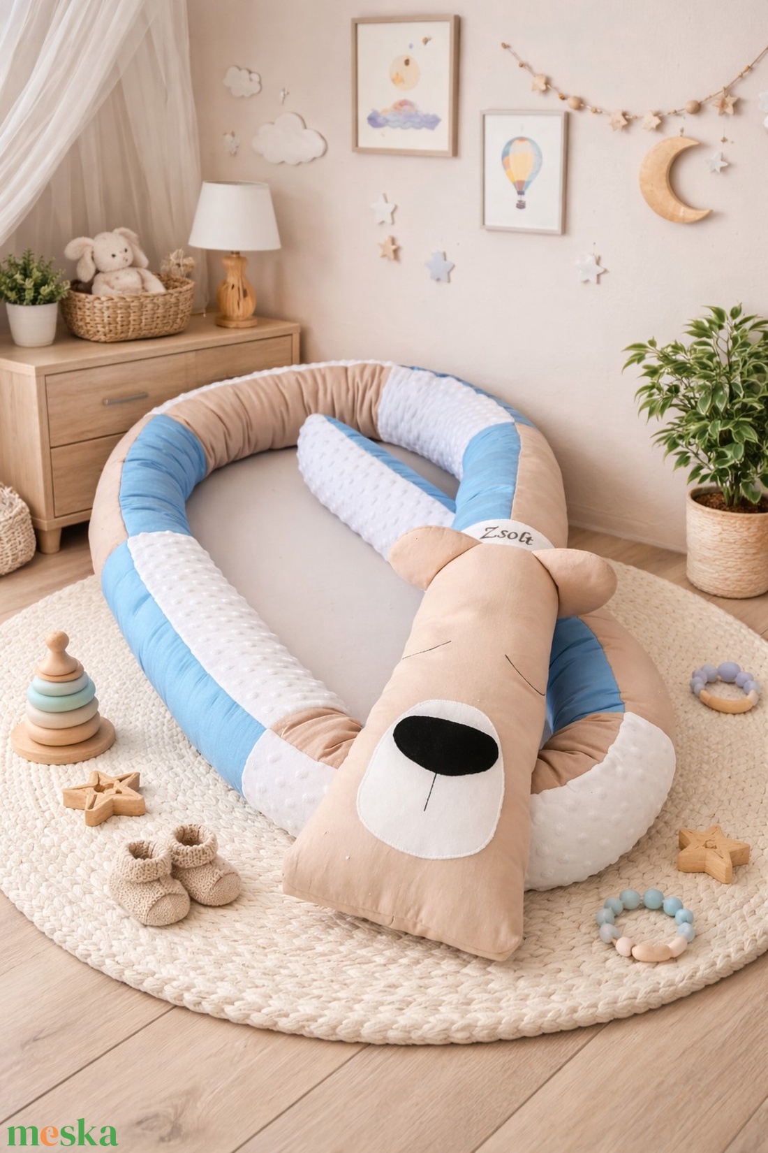 Állatfejes hengerpárna/rácsvédő MACI - bézs, fehér, kék - baba - mama - baba ágynemű - rácsvédő & baldachin - Meska.hu