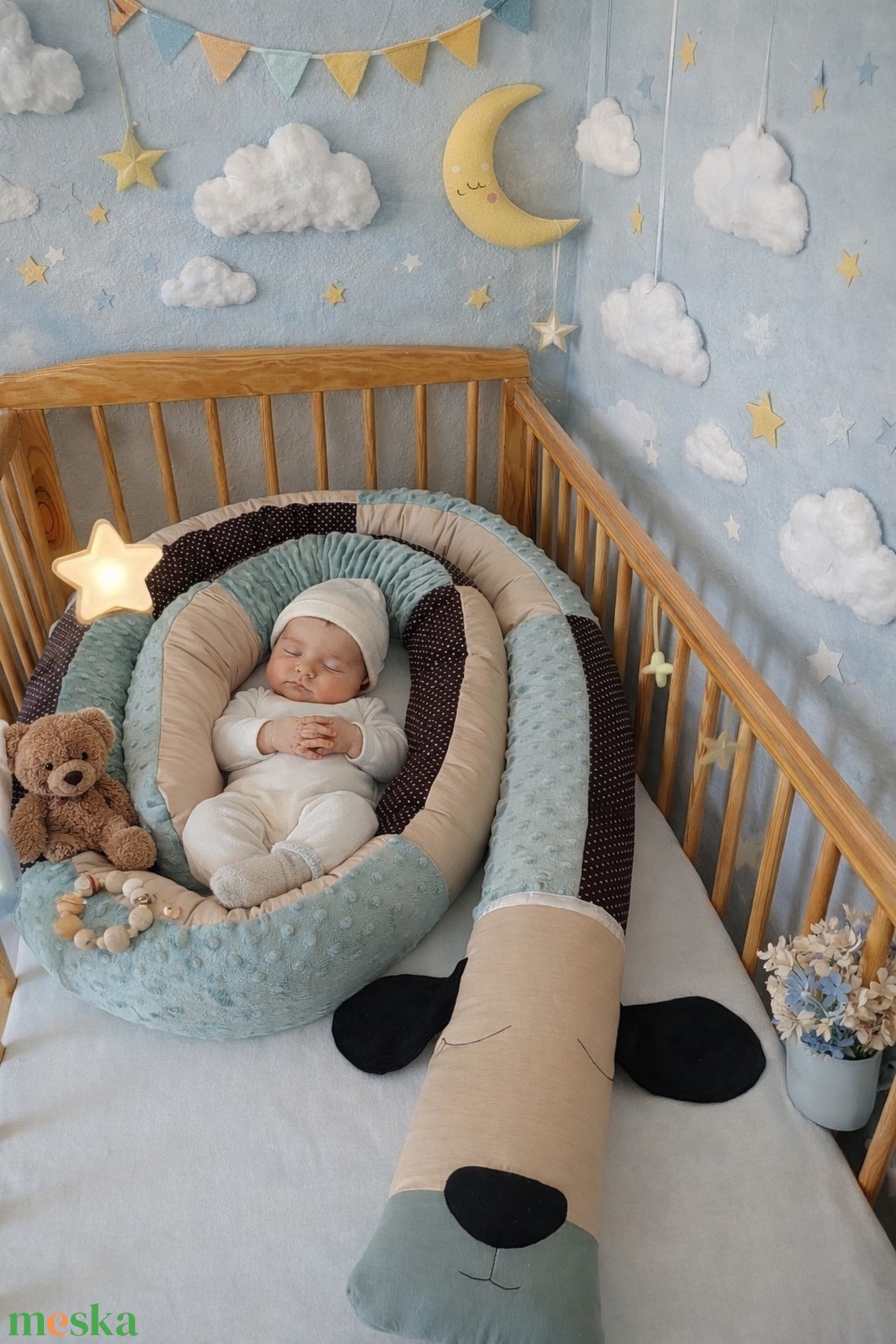 Állatfejes hengerpárna/rácsvédő KUTYUS - bézs, barna, zsálya - baba - mama - baba ágynemű - rácsvédő & baldachin - Meska.hu