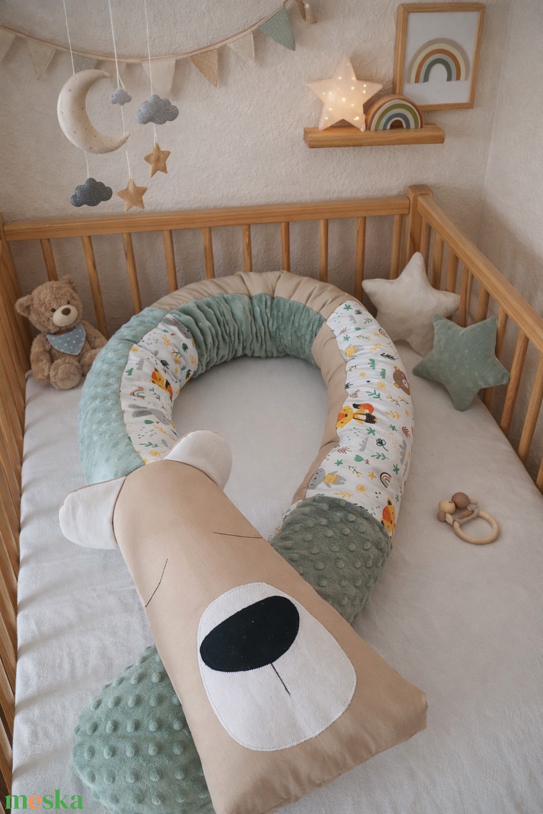 Állatfejes hengerpárna/rácsvédő MACI - bézs, állatos, zsálya - baba - mama - baba ágynemű - rácsvédő & baldachin - Meska.hu