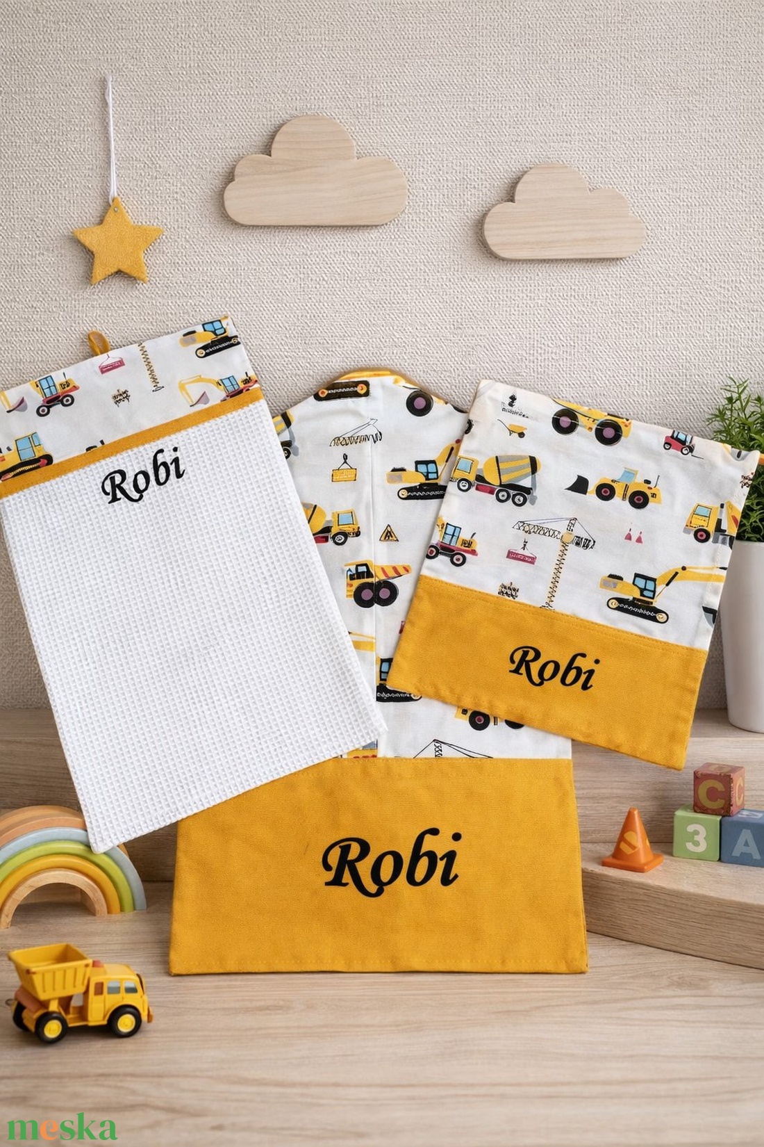 Ovis szett 3 részes - sárga munkagépek, okker - játék & sport - ovis felszerelés - ovis szett - Meska.hu