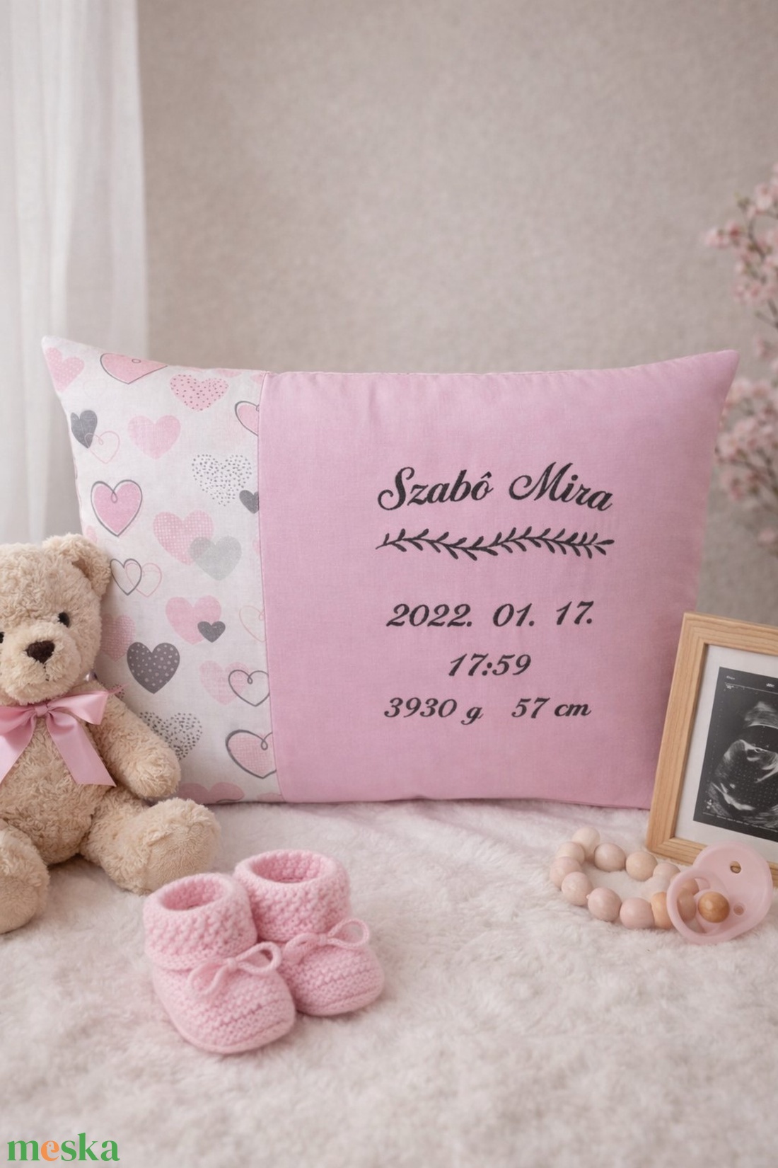 Hímzett születési párna - szívecskés - otthon & életmód - lakástextil - párna & párnahuzat - díszpárna (belsővel együtt) - Meska.hu