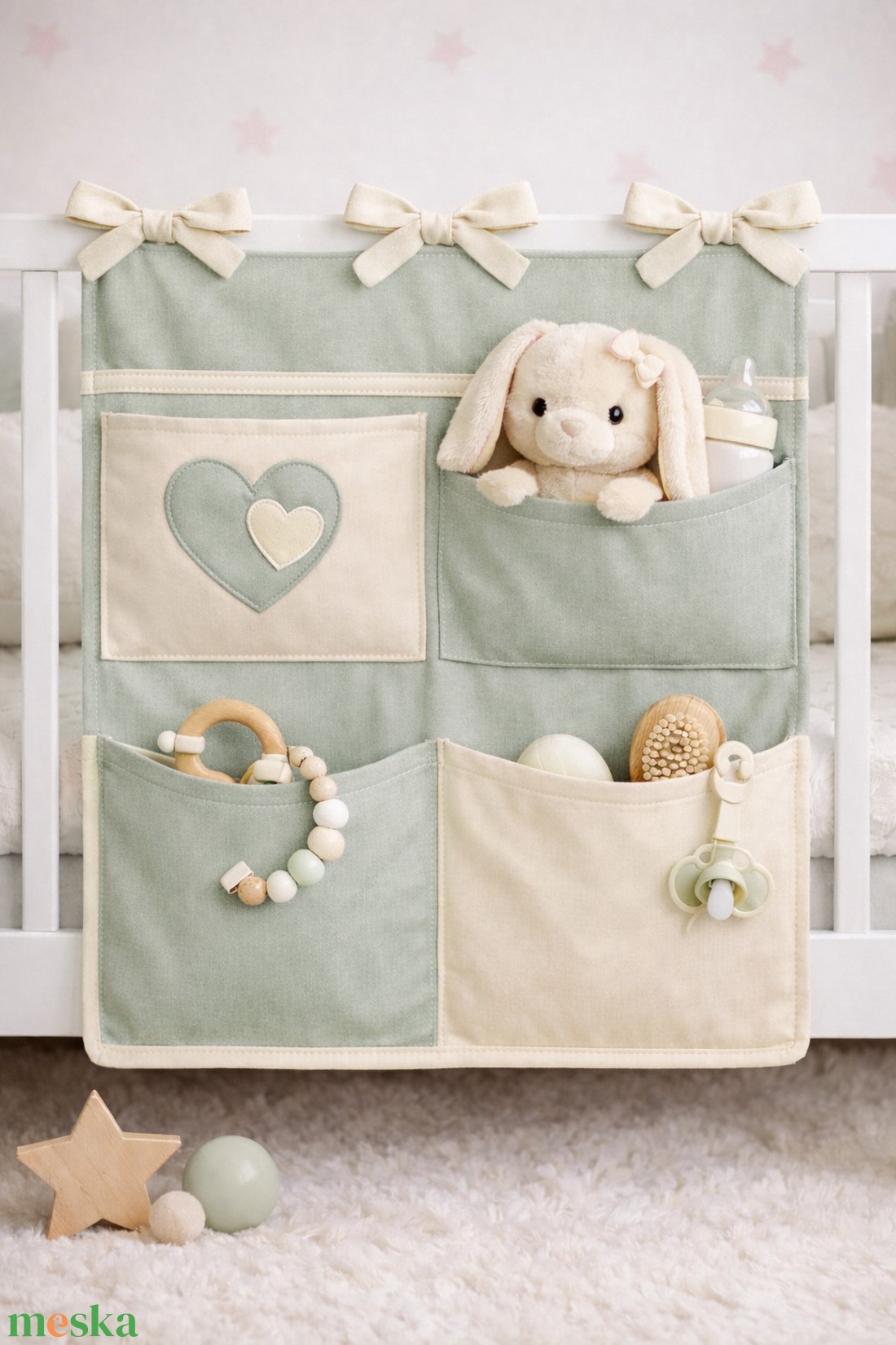Zsebes tároló - Zsálya, krém - baba - mama - baba ágynemű - szett kiságyba - Meska.hu