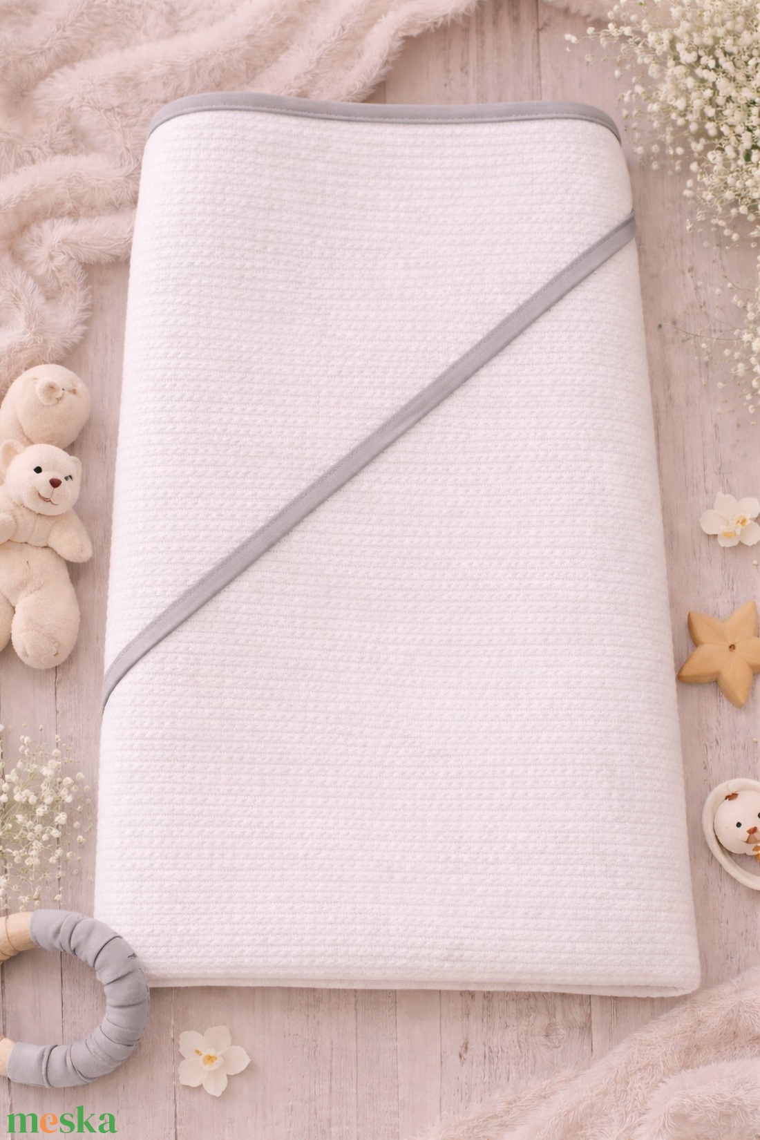 Baba / gyermek fürdőlepedő PRÉMIUM - ezüstszürke szegővel - baba - mama - pelenkázó, babafürdető kellékek - baba törölköző - Meska.hu