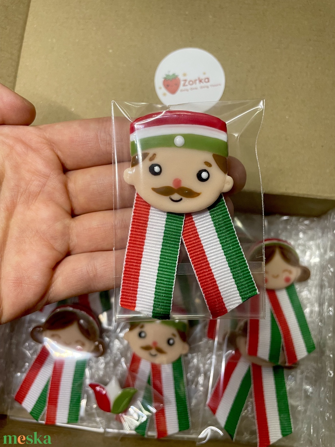 Huszáros kokárda - ékszer - kitűző és bross - Meska.hu