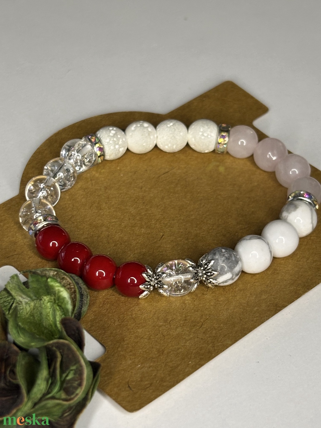 TERMÉKENYSÉG - Howlit  Fehér lávakő  Rózsakvarc  Vöröskorall  Hegyi kristály karkötő - ékszer - karkötő - ásványkarkötő - Meska.hu