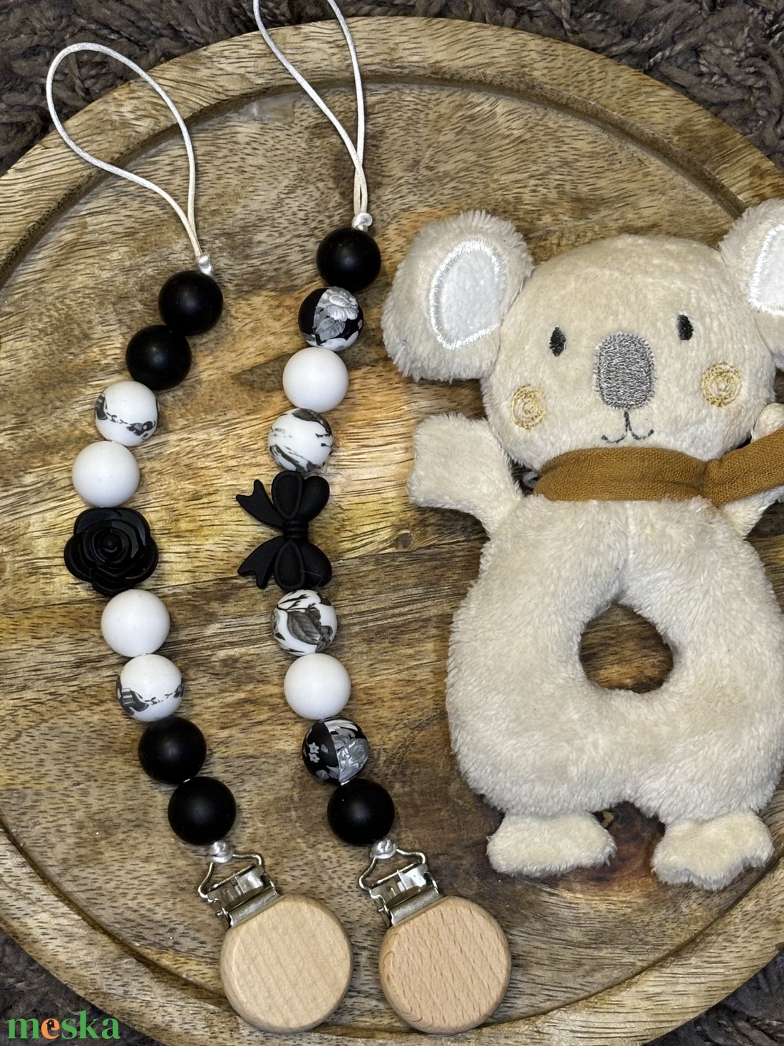 Fekete-fehér szilikon cumilánc  stílusos és biztonságos baba kiegészítő - játék & sport - 3 éves kor alattiaknak - cumilánc - Meska.hu