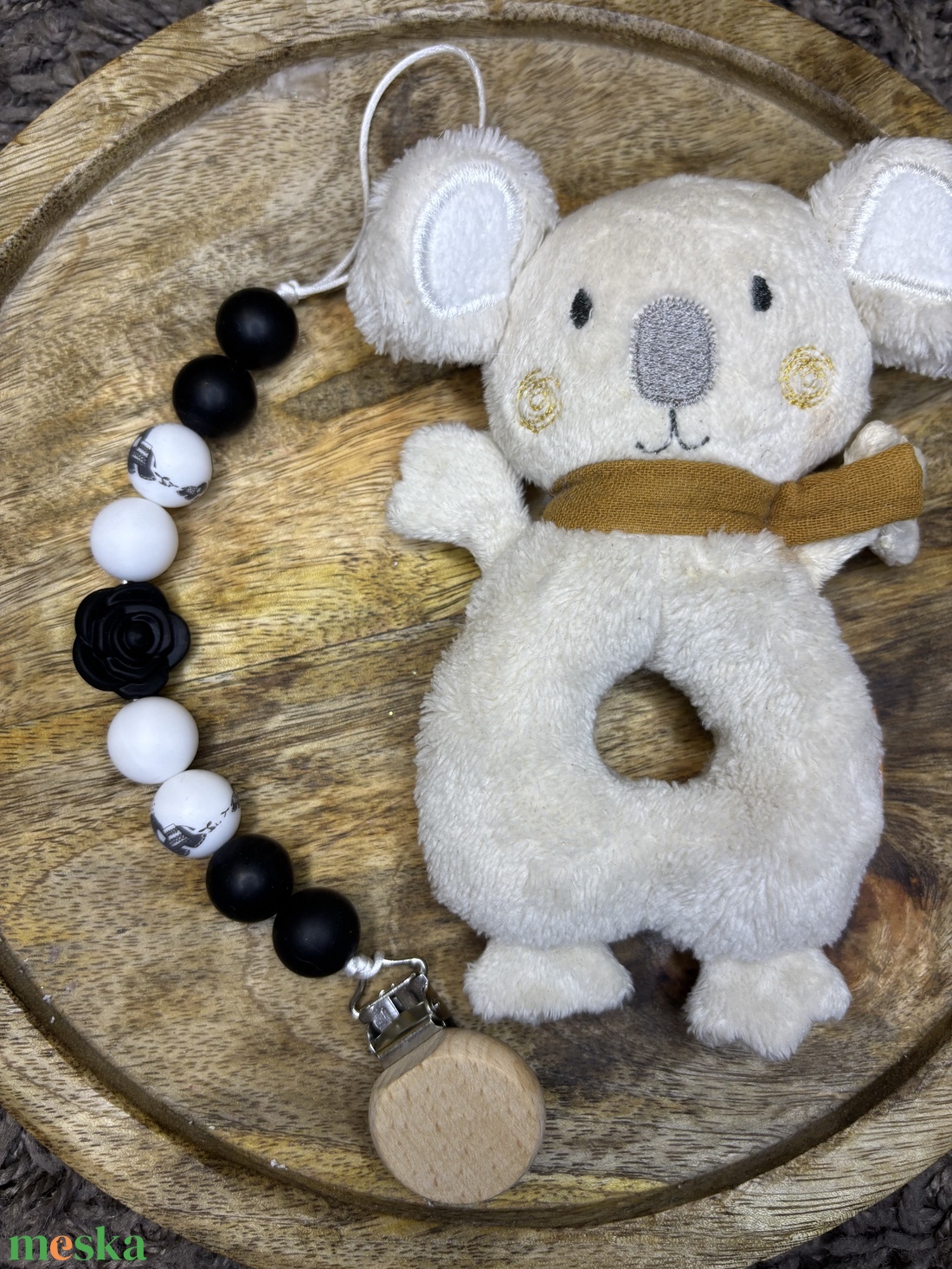 Fekete-fehér szilikon cumilánc  stílusos és biztonságos baba kiegészítő - játék & sport - 3 éves kor alattiaknak - cumilánc - Meska.hu