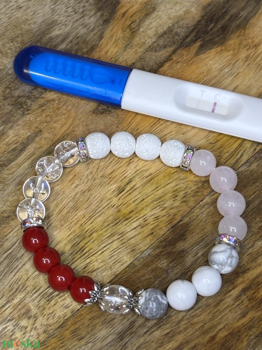 TERMÉKENYSÉG - Howlit  Fehér lávakő  Rózsakvarc  Vöröskorall  Hegyi kristály karkötő - ékszer - karkötő - ásványkarkötő - Meska.hu