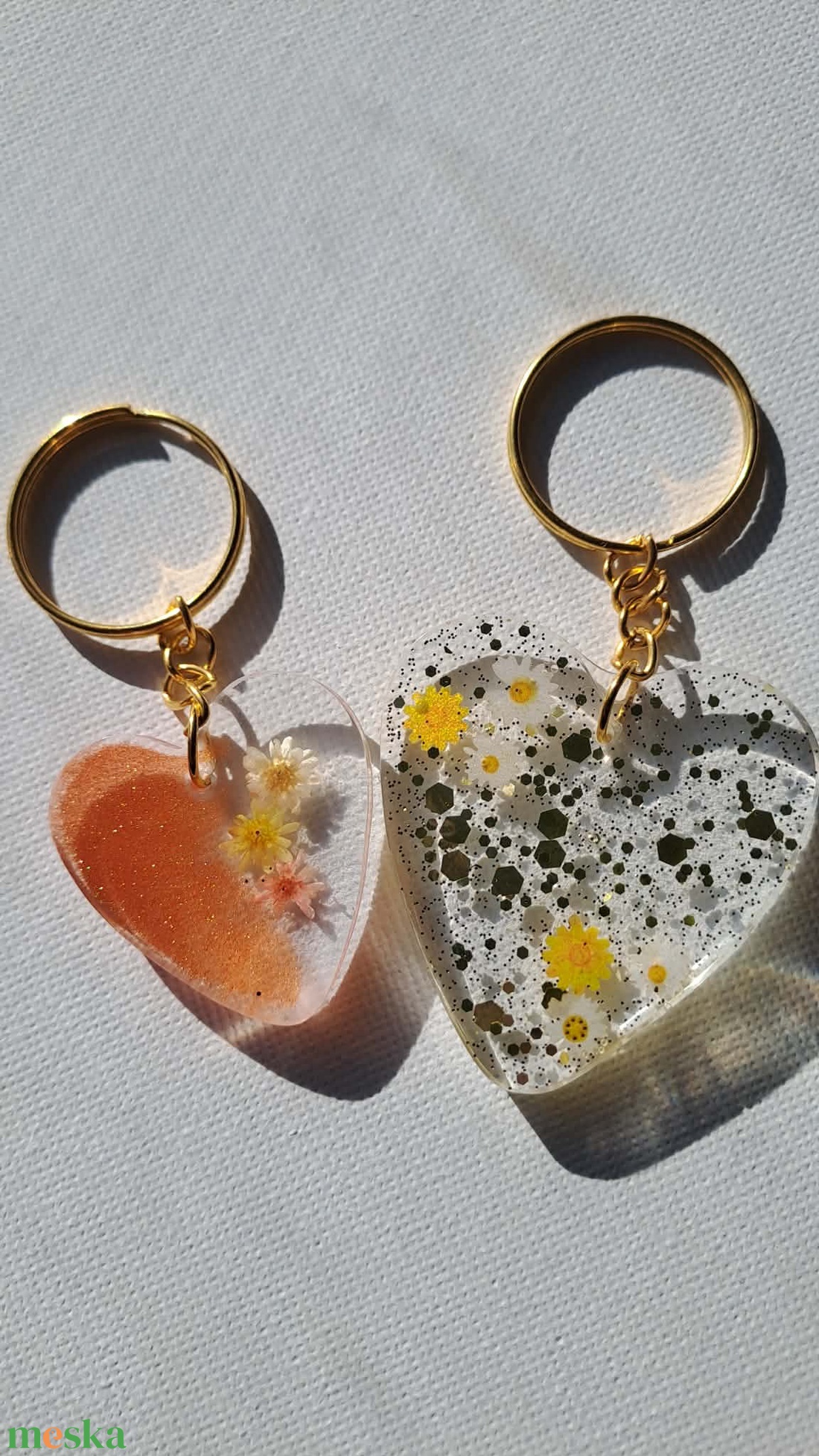 Virágos epoxy kulcstartó - táska & tok - kulcstartó & táskadísz - kulcstartó - Meska.hu