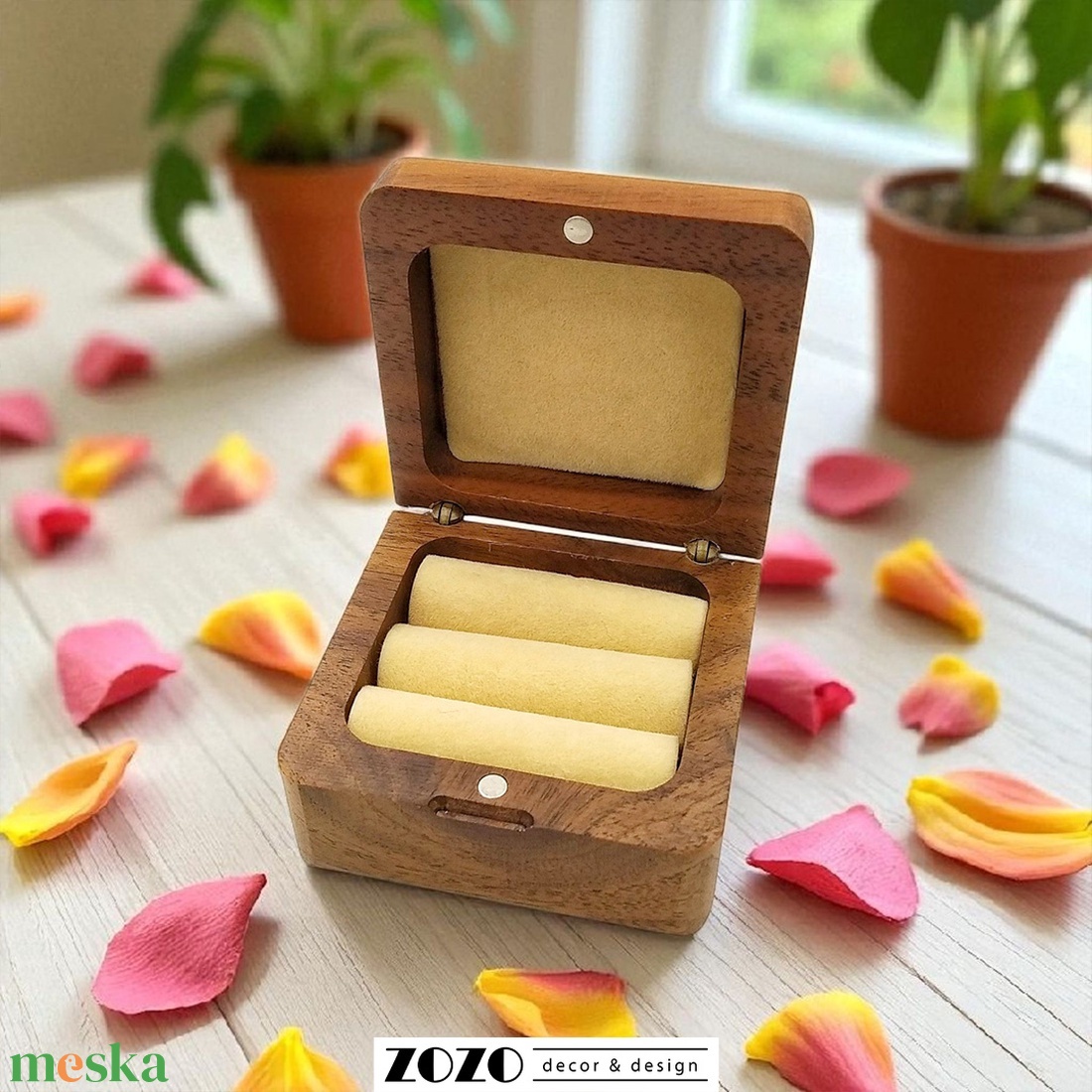 Gyűrűsdoboz gyűrűtartó gravírozott doboz esküvői kellék kiegészítő ajándék diófa egyedi névvel dátummal szöveggel készül - esküvő - kiegészítők - gyűrűtartó & gyűrűpárna - Meska.hu