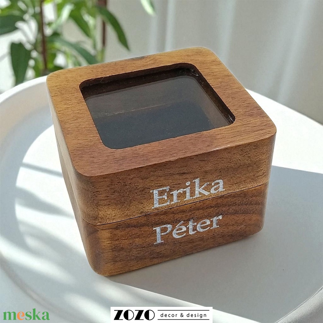 Gyűrűsdoboz gyűrűtartó gravírozott doboz esküvői kellék kiegészítő ajándék diófa egyedi névvel dátummal szöveggel készül - esküvő - kiegészítők - gyűrűtartó & gyűrűpárna - Meska.hu