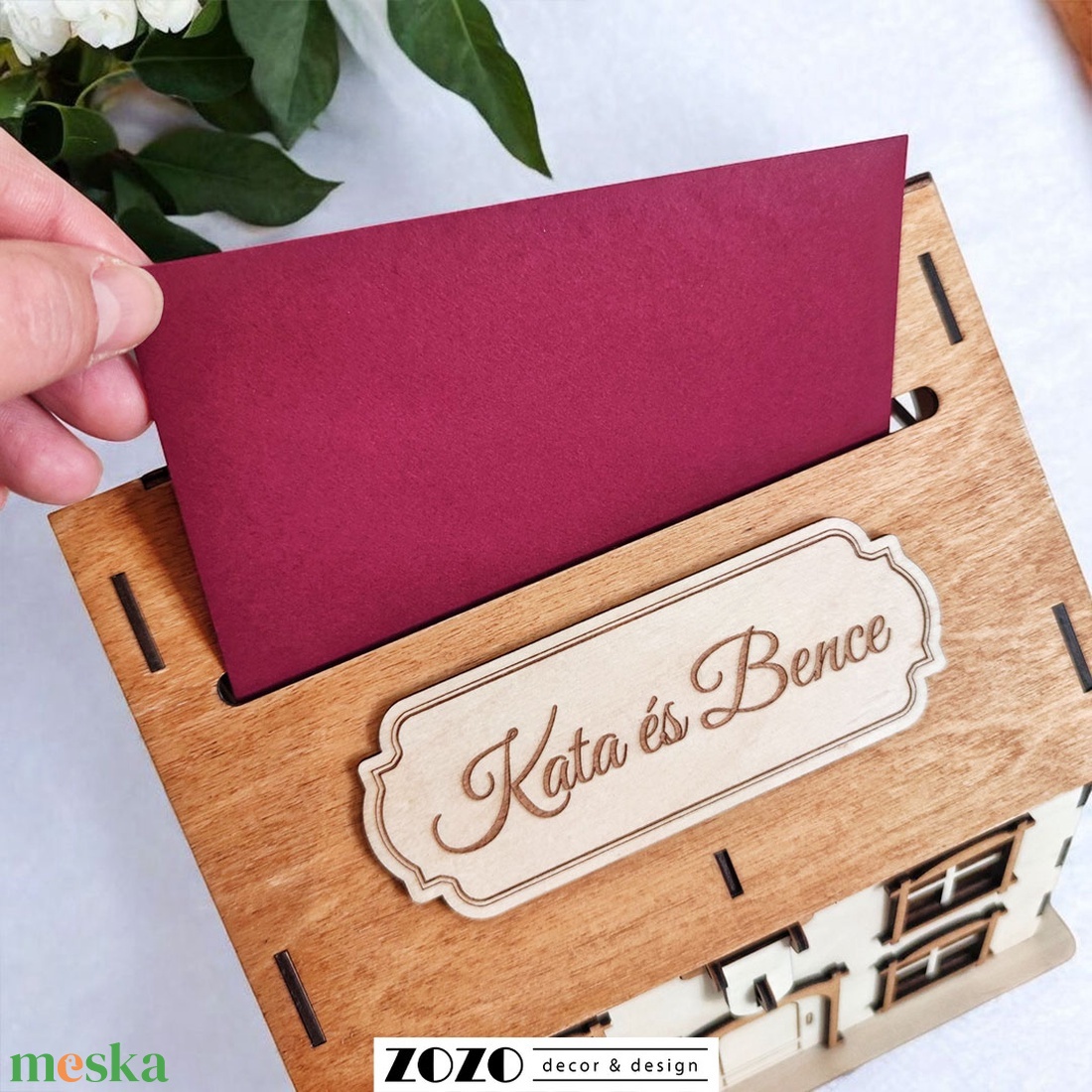 Esküvői pénzgyűjtő ház boríték nászajándék gyűjtő házikó doboz dekoráció egyedi névvel felirattal gravírozott táblával - esküvő - emlék & ajándék - nászajándék - nászajándék gyűjtők - Meska.hu