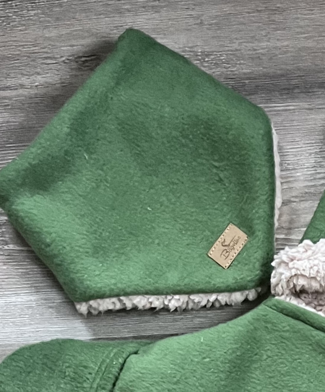 Háromszög sál - Polár és sherpa kombináció - baba - mama - babaruházat - tipegőhálózsák - Meska.hu