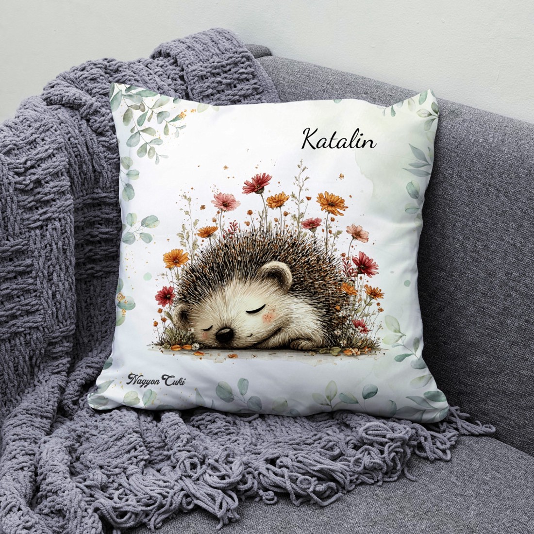Névvel kérhető - A kert kis álmodozója, cuki süni mintás párna - otthon & életmód - lakástextil - párna & párnahuzat - díszpárna (belsővel együtt) - Meska.hu