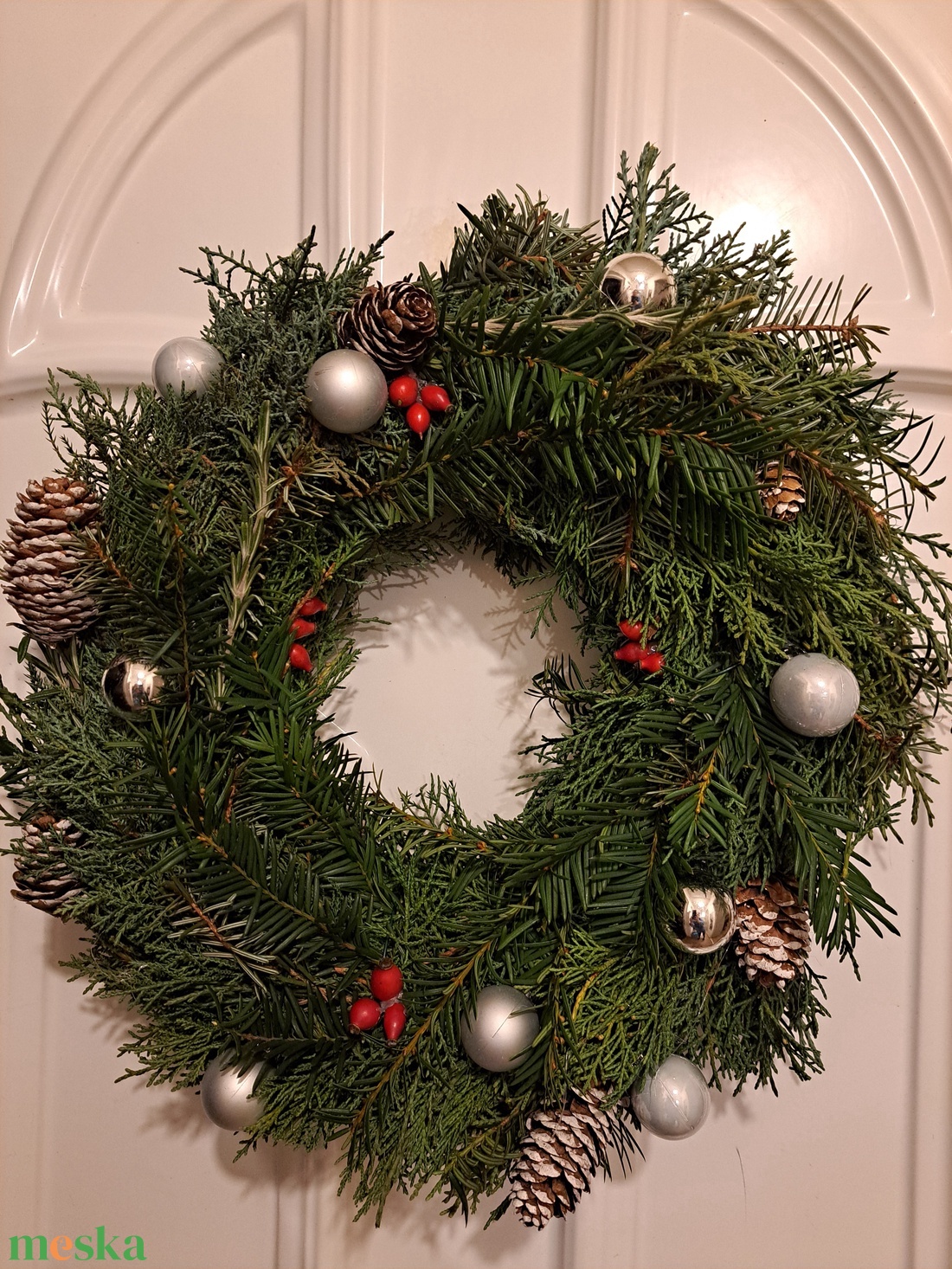 Koszorú - ajtódísz -ezüst - karácsony - karácsonyi lakásdekoráció - karácsonyi ajtódíszek - Meska.hu