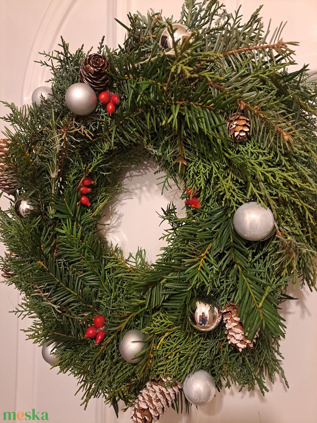 Koszorú - ajtódísz -ezüst - karácsony - karácsonyi lakásdekoráció - karácsonyi ajtódíszek - Meska.hu