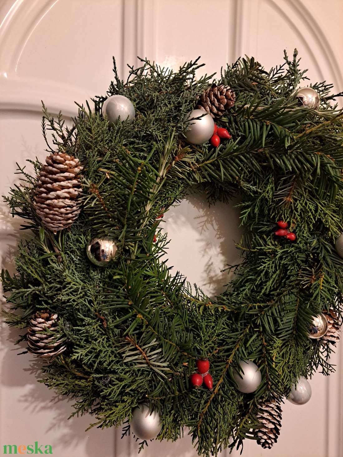Koszorú - ajtódísz -ezüst - karácsony - karácsonyi lakásdekoráció - karácsonyi ajtódíszek - Meska.hu