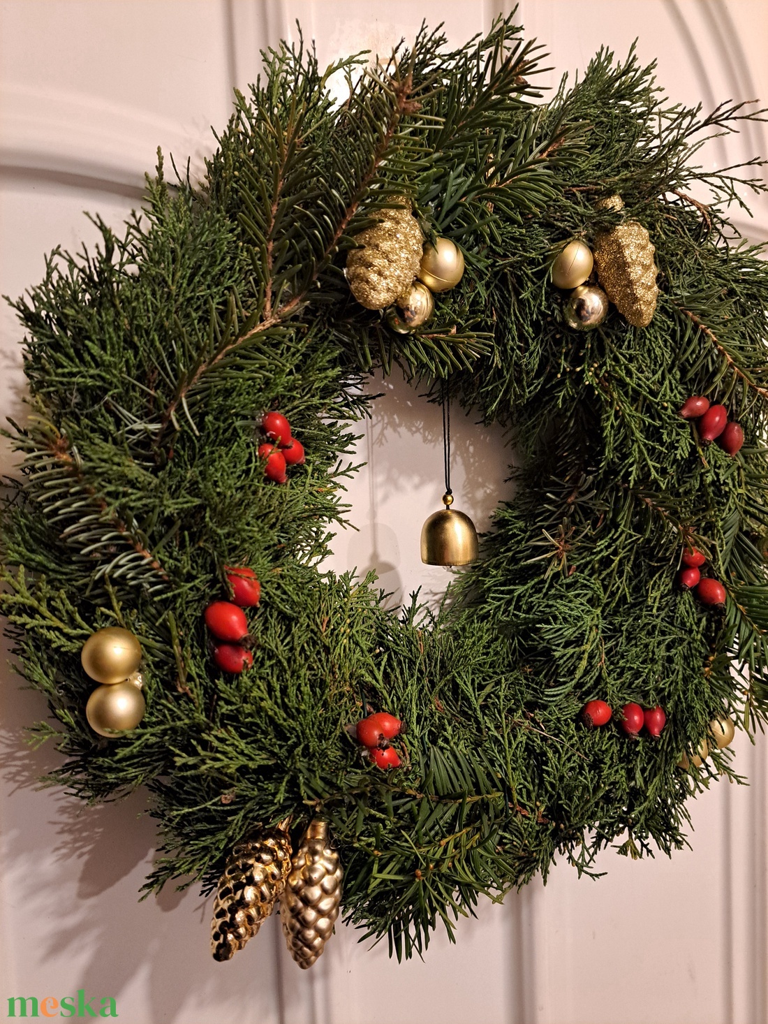 Koszorú - ajtódísz élő növényes arany - karácsony - karácsonyi lakásdekoráció - karácsonyi ajtódíszek - Meska.hu