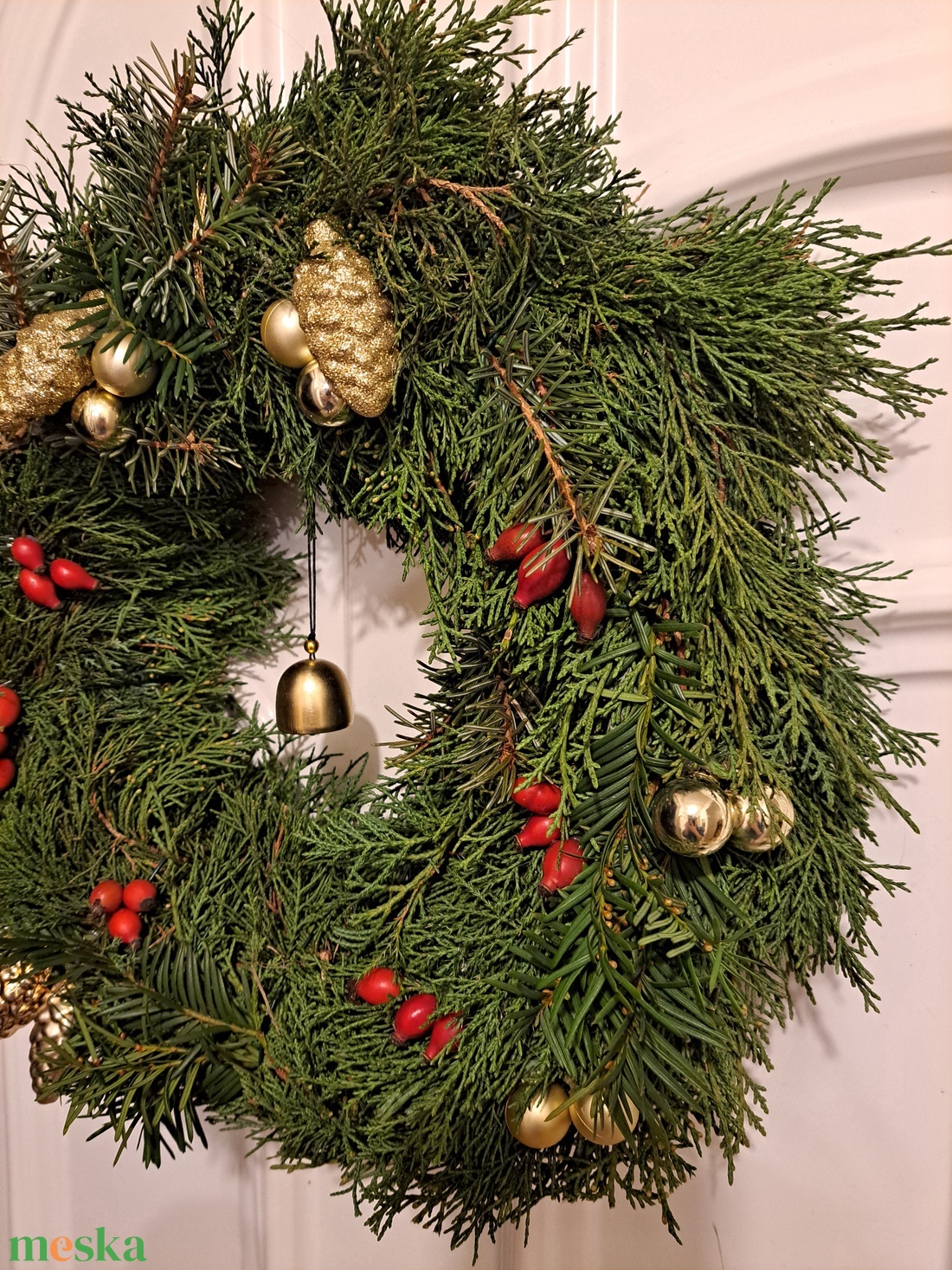 Koszorú - ajtódísz élő növényes arany - karácsony - karácsonyi lakásdekoráció - karácsonyi ajtódíszek - Meska.hu