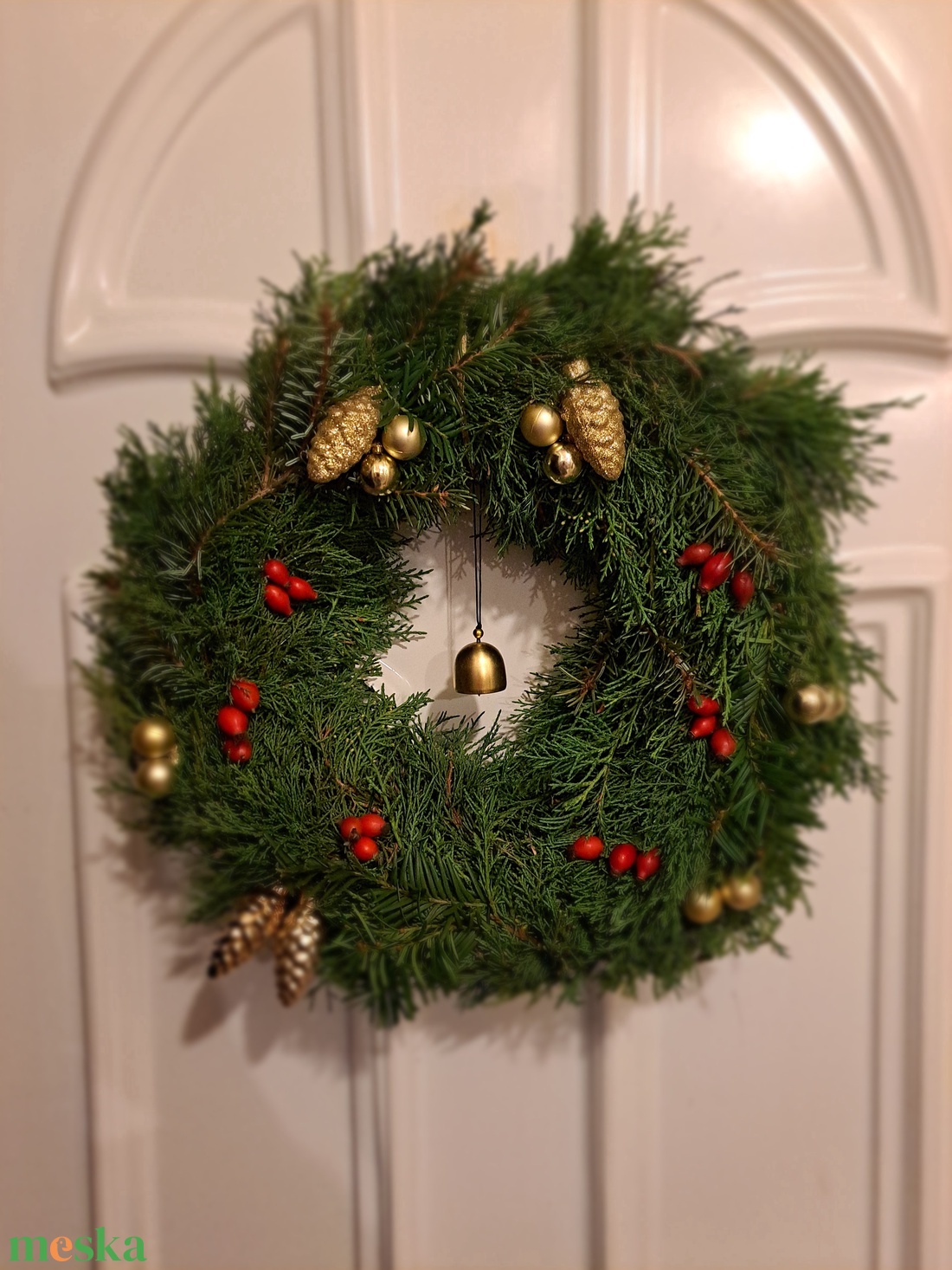 Koszorú - ajtódísz élő növényes arany - karácsony - karácsonyi lakásdekoráció - karácsonyi ajtódíszek - Meska.hu