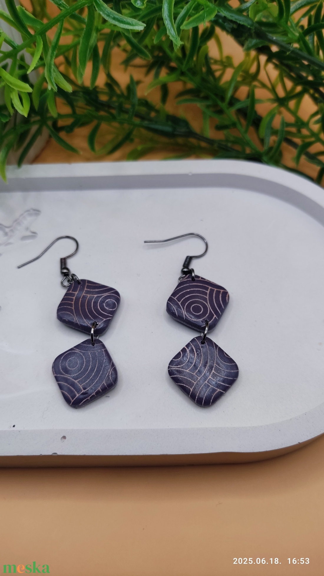 Tied a választás (háromszög vagy négyszög) - ékszer - fülbevaló - lógó fülbevaló - Meska.hu Tied a választás (háromszög vagy négyszög) - ékszer - fülbevaló - lógó fülbevaló - Meska.hu