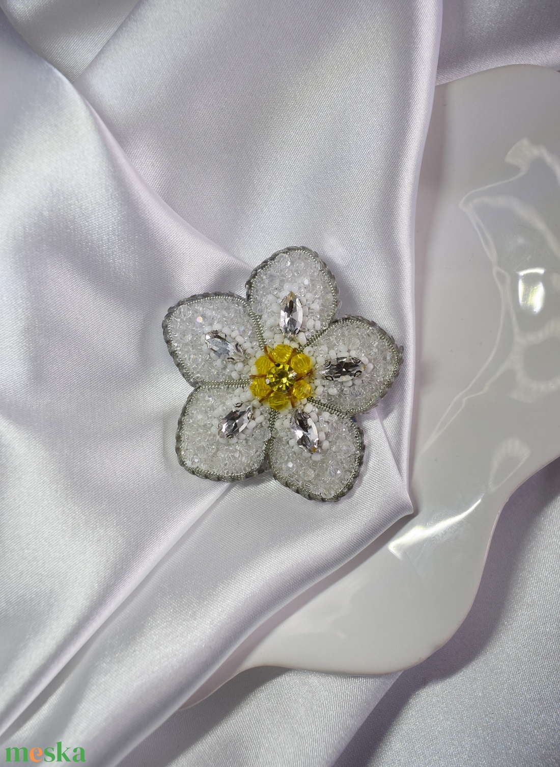 Jégvirág bross - ékszer - kitűző és bross - Meska.hu Jégvirág bross - ékszer - kitűző és bross - Meska.hu